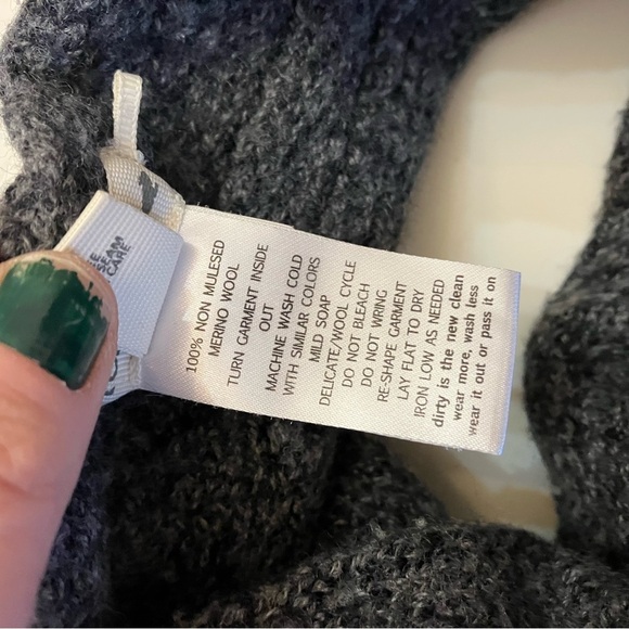 Toad&Co Mobius Scarf merino wool infinity gray scarf - Picture 3 of 4